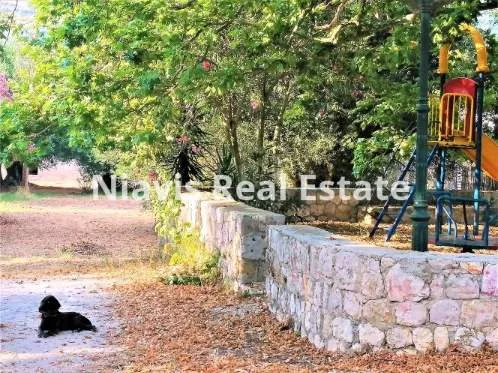 Plot 1050m²  - 3