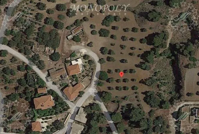 Plot 2050m²  - 2