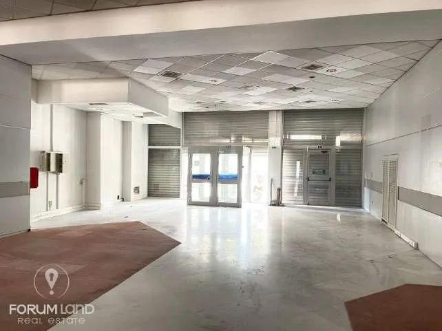 Shop 600m²  - 4