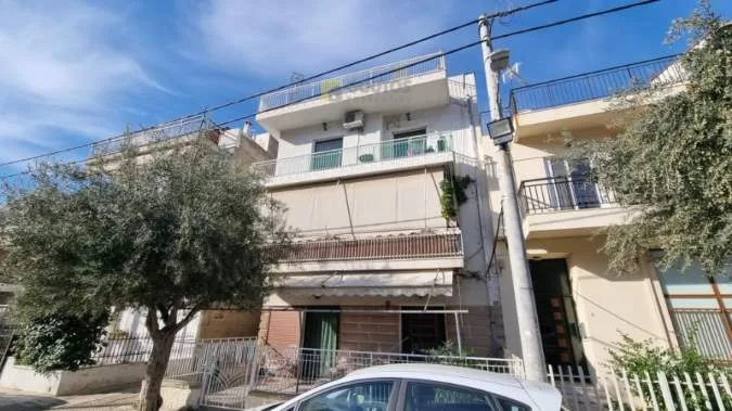 Αυτόνομο κτήριο κατοικιών 240τ.μ.  - 4