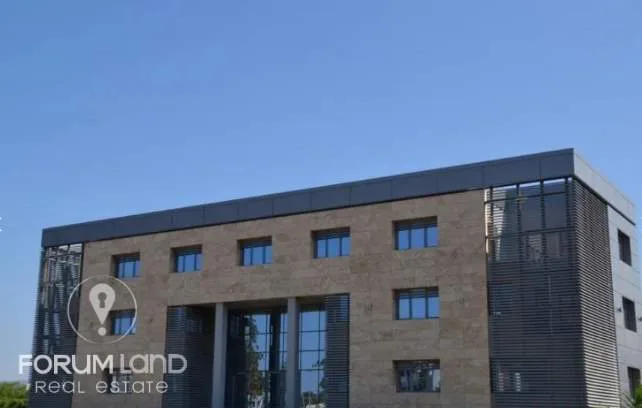 Standalone office building 2300m²  - 3