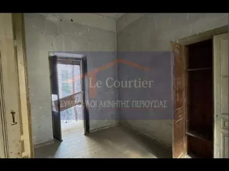 Standalone residential building 260m²  - 4