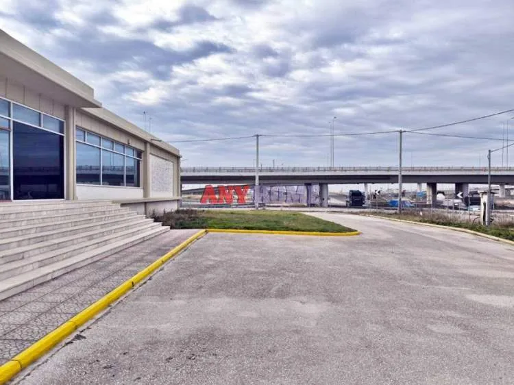 Shop 600m²  - 4