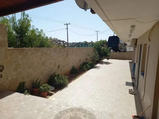 Standalone residential building 330m²  - 3