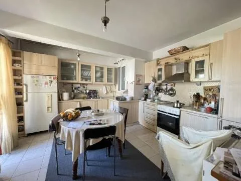 Standalone residential building 340m²  - 4