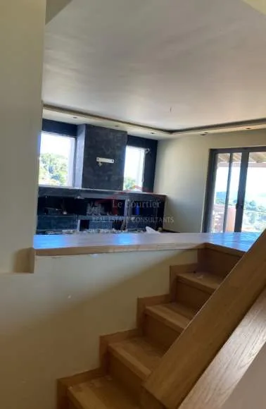 Standalone residential building 492m²  - 4
