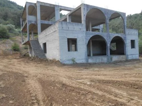 Αυτόνομο κτήριο κατοικιών 470τ.μ.  - 4