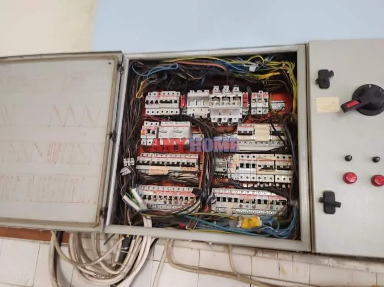 Κατάστημα 1050τ.μ.  - 4