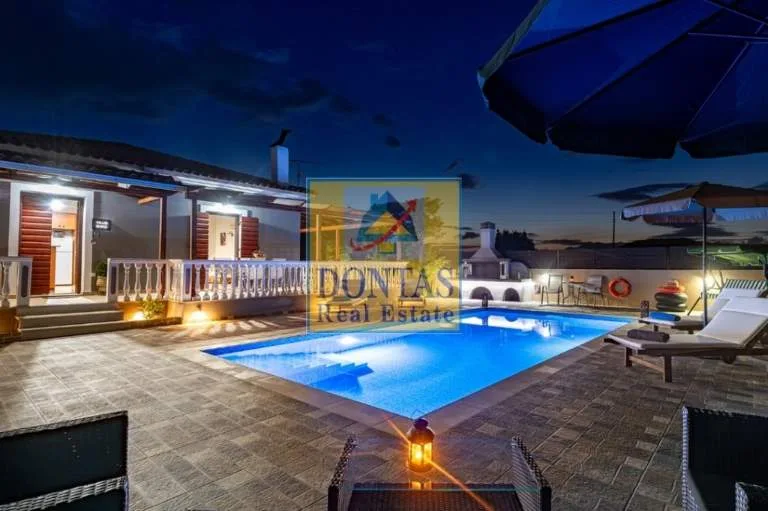 Standalone residential building 300m²  - 5