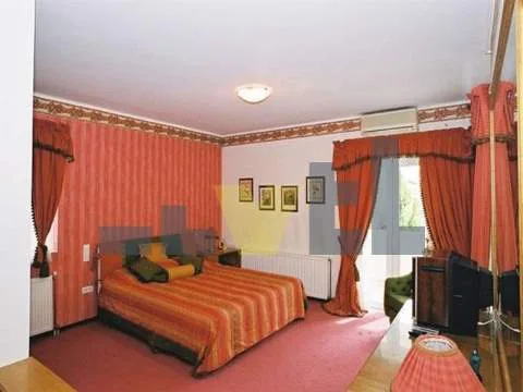 Μονοκατοικία 360τ.μ.  - 4