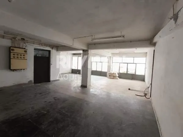 Hall / Showroom 100m²  - 2