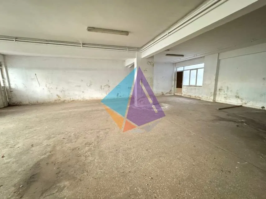 Warehouse 180m²  - 2