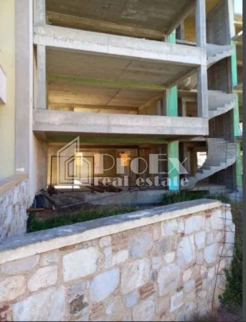 Αυτόνομο κτήριο κατοικιών 700τ.μ.  - 2