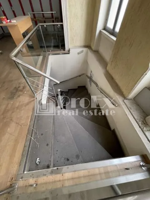 Αυτόνομο κτήριο γραφείων 225τ.μ.  - 4