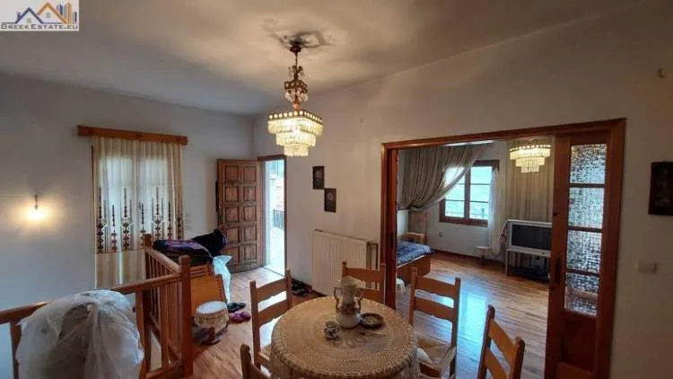 Standalone residential building 267m²  - 3