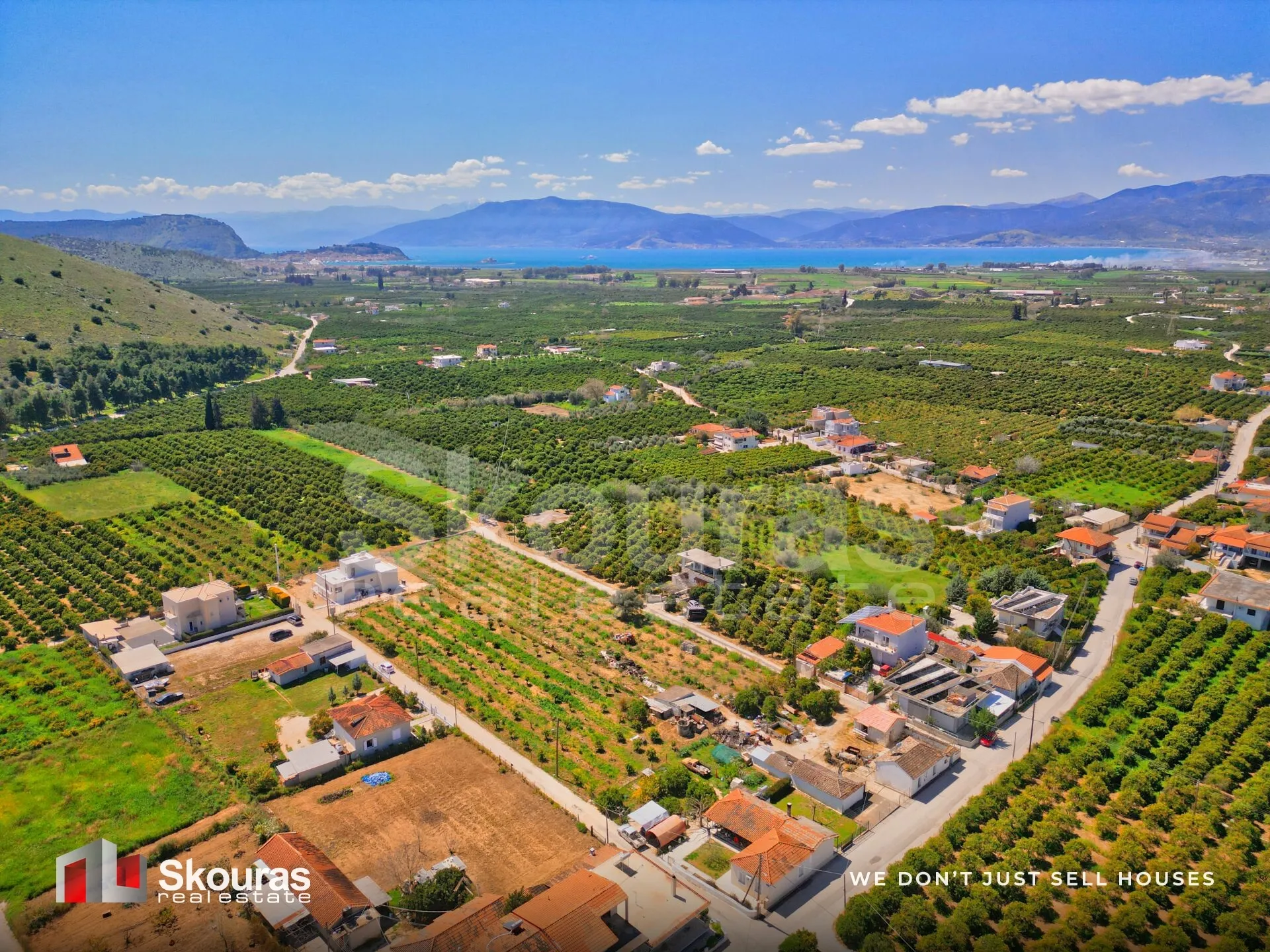Οικόπεδο 810τ.μ.  - 3
