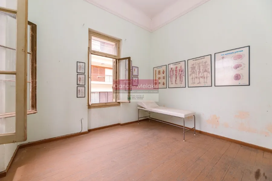 Plot 779m²  - 3