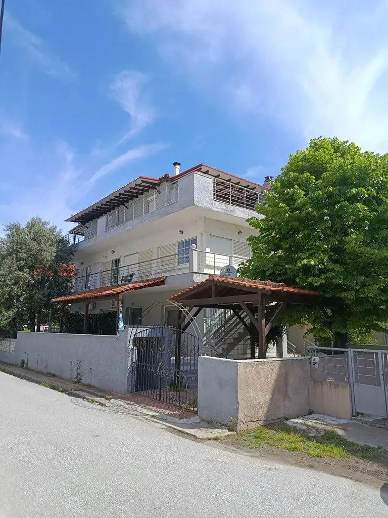 Αυτόνομο κτήριο κατοικιών 310τ.μ.  - 2