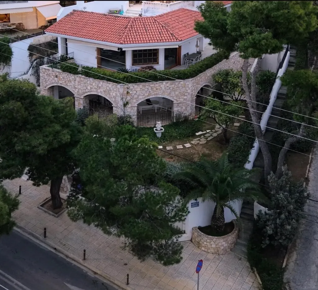 Μεζονέτα 380τ.μ.  - 2