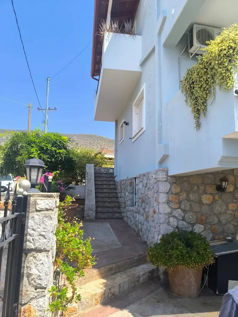 Μονοκατοικία 120τ.μ.  - 3