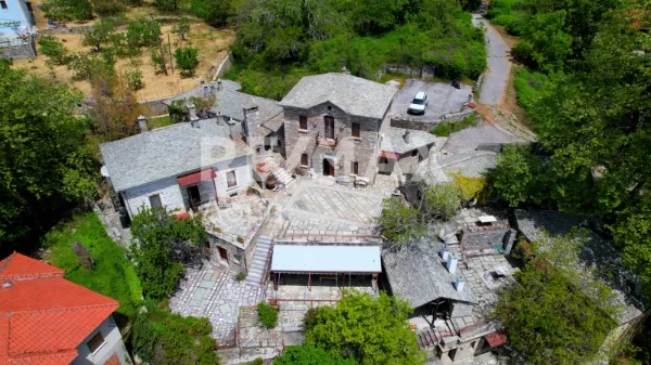 Αυτόνομο κτήριο κατοικιών 1028τ.μ.  - 4