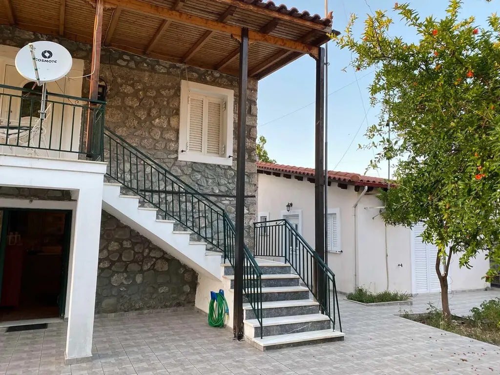 Μονοκατοικία 220τ.μ.  - 2