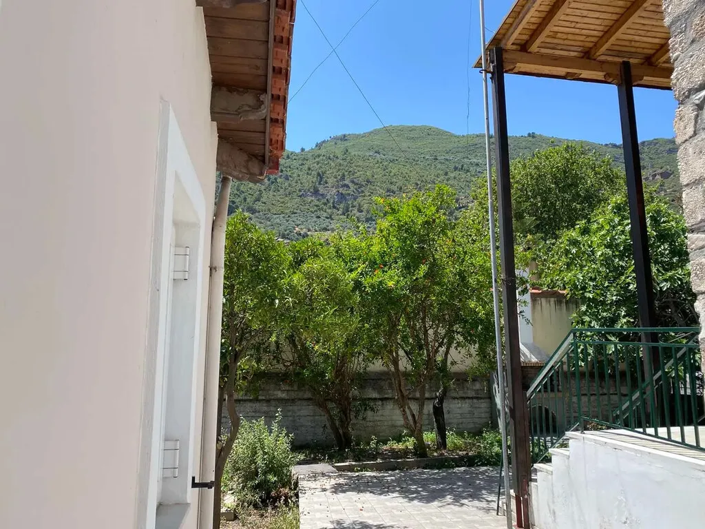 Μονοκατοικία 220τ.μ.  - 3