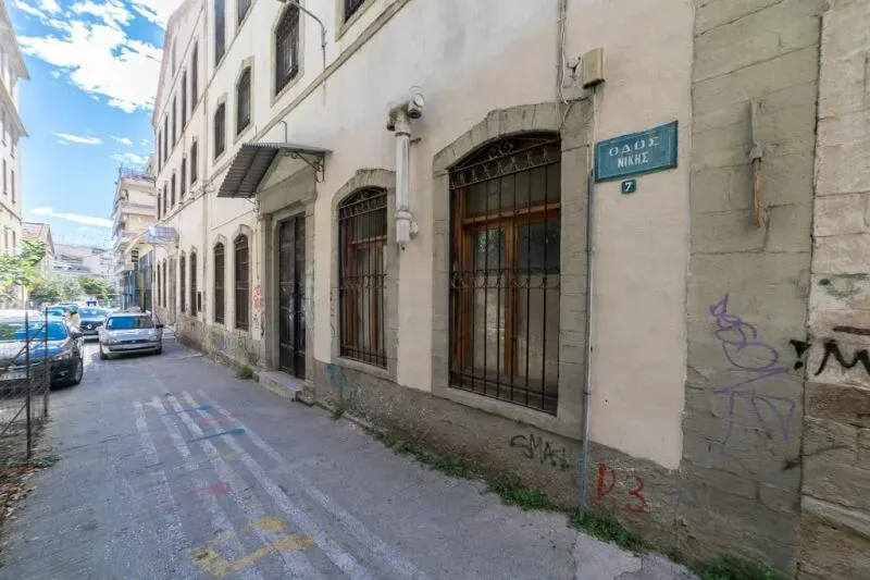 Αυτόνομο κτήριο κατοικιών 830τ.μ.  - 3