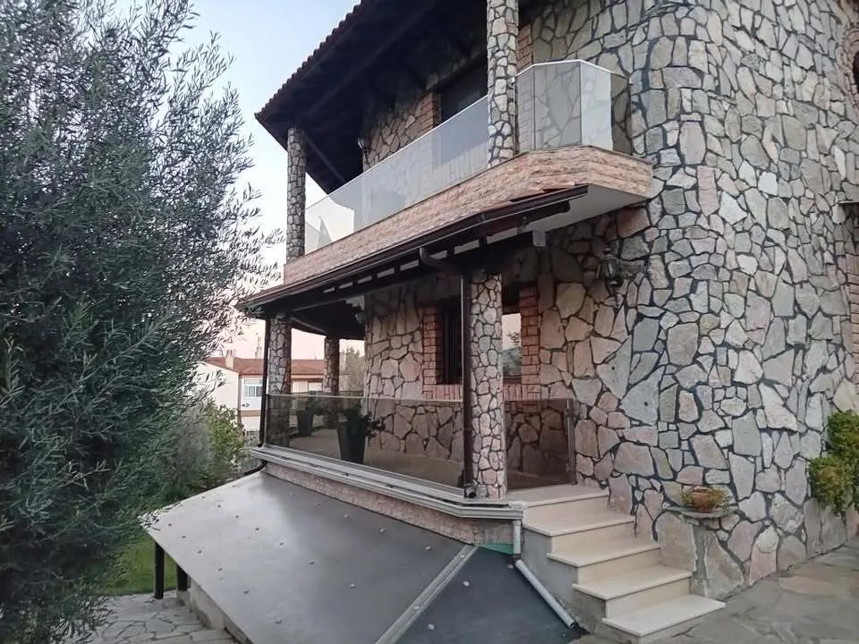 Μονοκατοικία 450τ.μ.  - 2