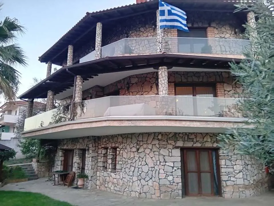 Μονοκατοικία 450τ.μ.  - 3