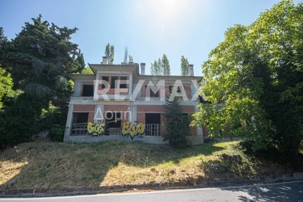 Standalone residential building 465m²  - 3