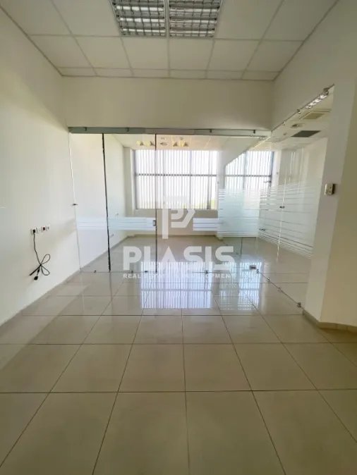 Shop 1600m²  - 4
