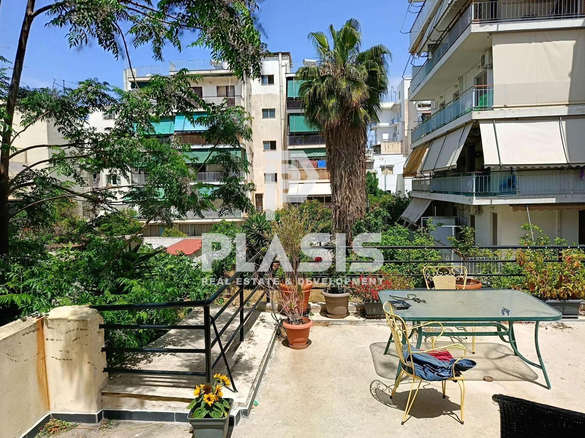 Αυτόνομο κτήριο κατοικιών 230τ.μ.  - 2