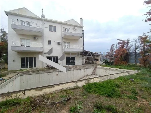 Μονοκατοικία 650τ.μ.  - 2
