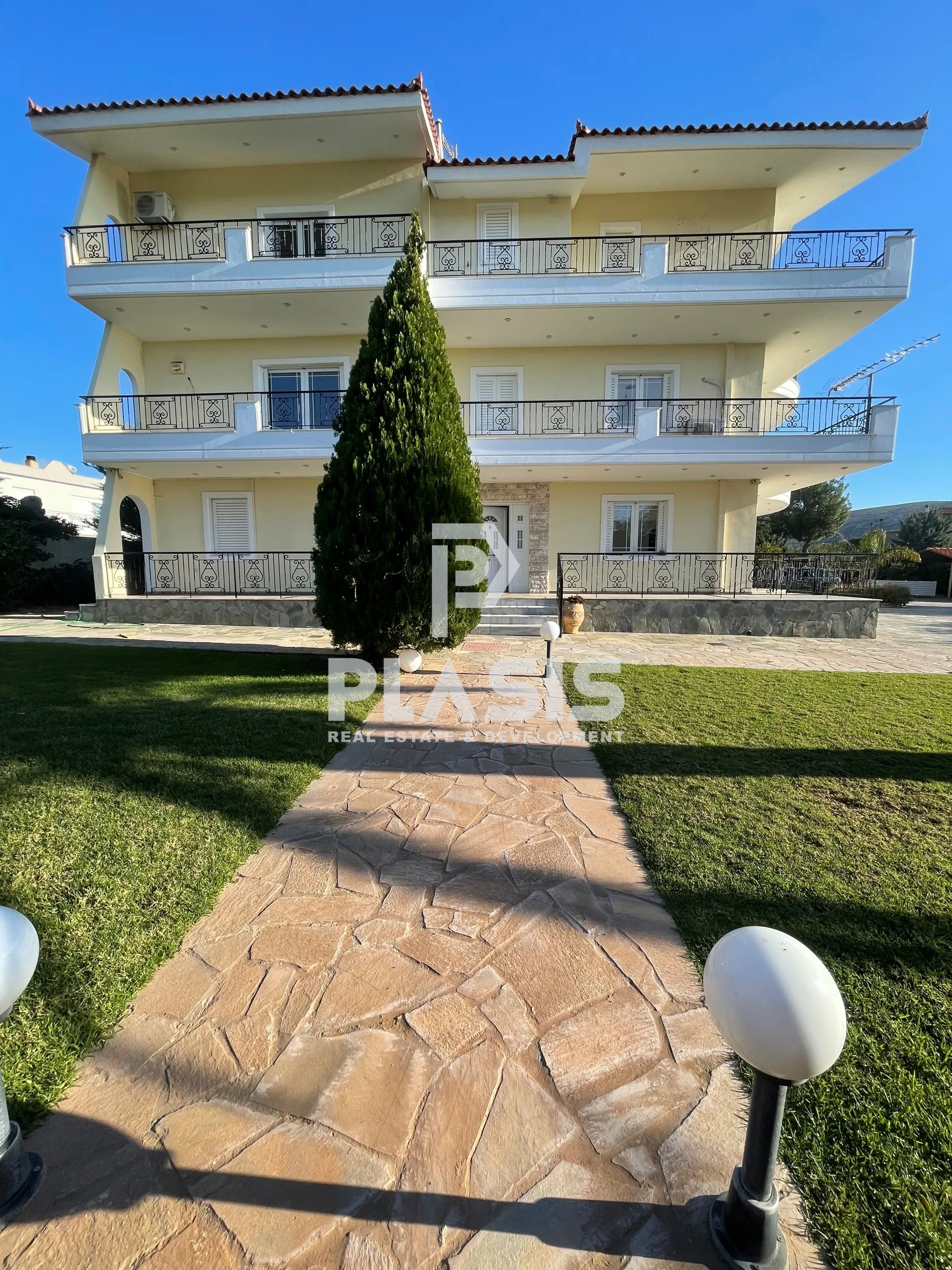 Μονοκατοικία 500τ.μ.  - 2
