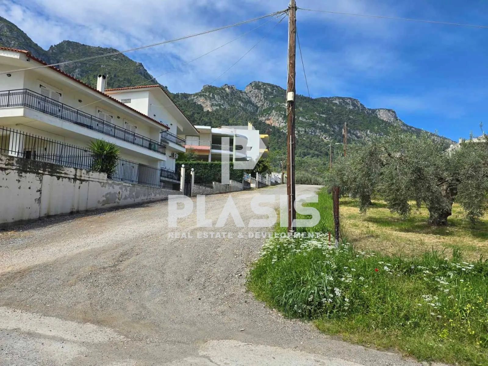 Οικόπεδο 402τ.μ.  - 3
