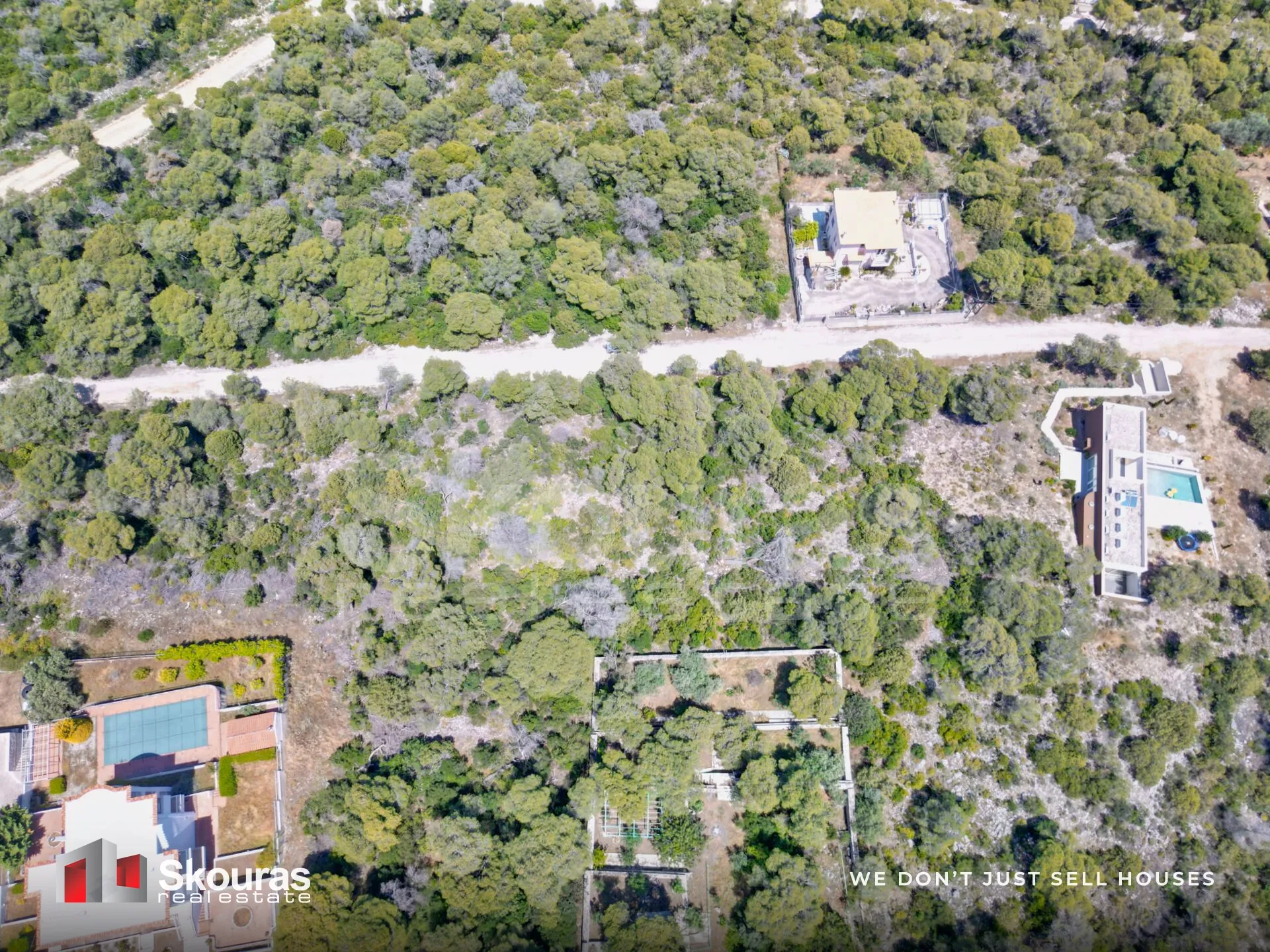 Plot 2008m²  - 3