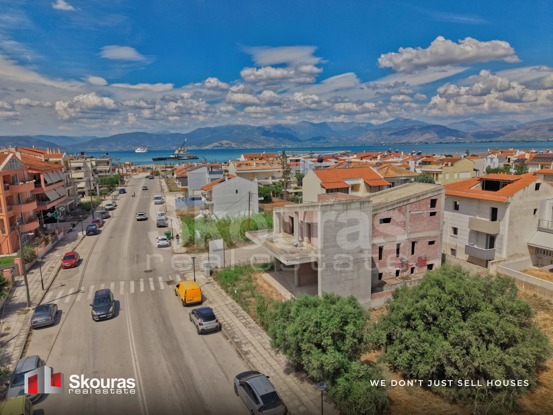 Αυτόνομο κτήριο κατοικιών 200τ.μ.  - 2
