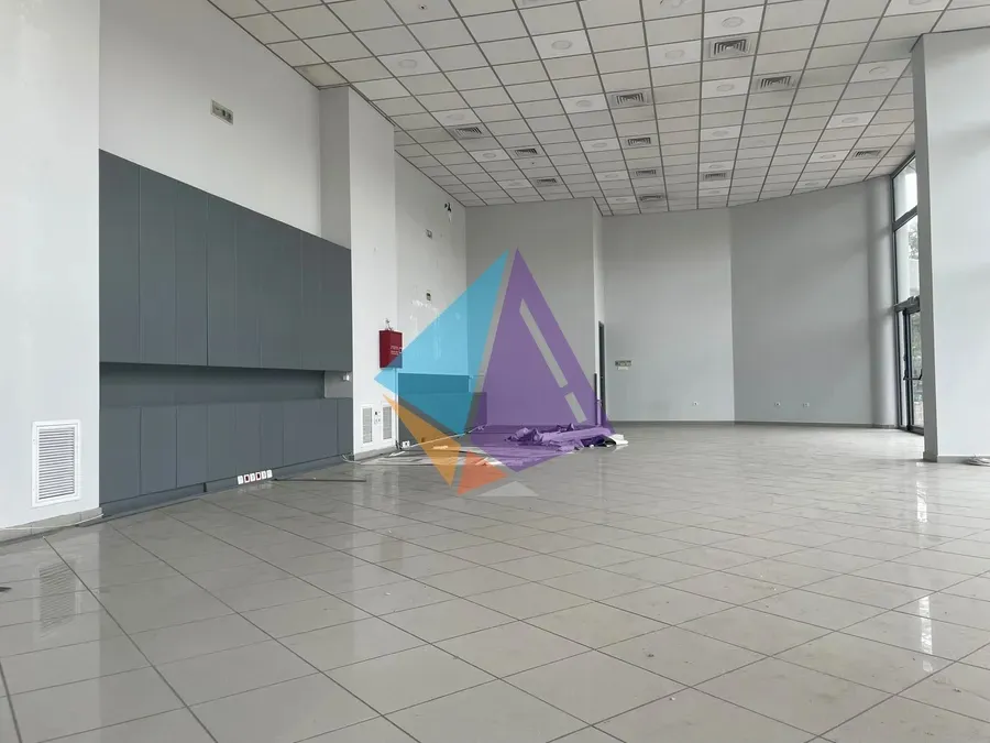 Shop 300m²  - 4