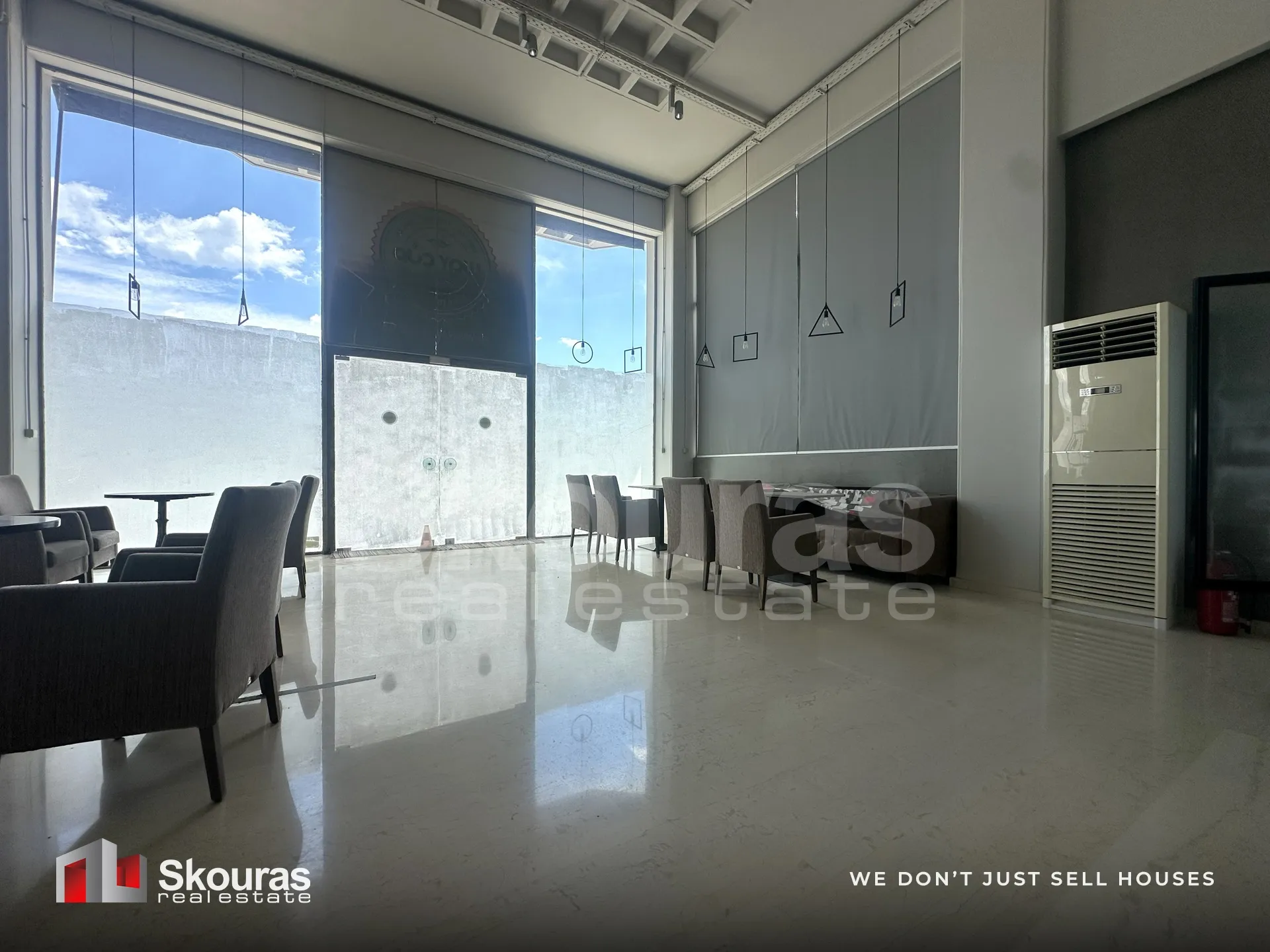 Shop 320m²  - 3