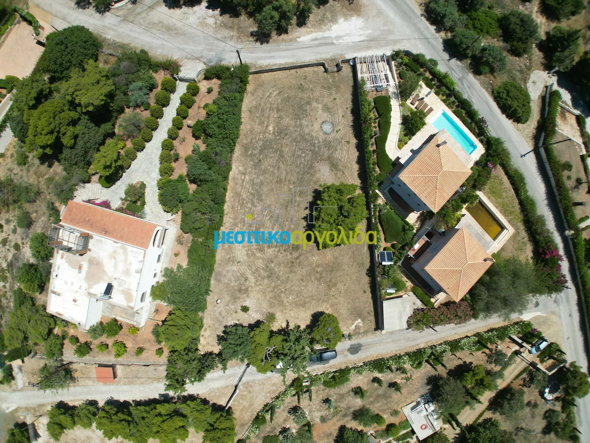 Plot 1028m²  - 2