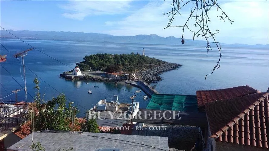 Οικόπεδο 305τ.μ.  - 2