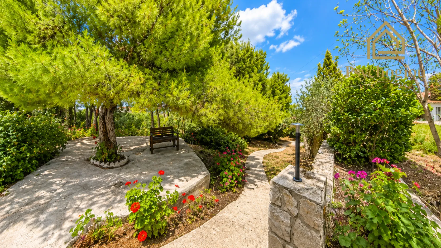 Standalone residential building 276m²  - 5