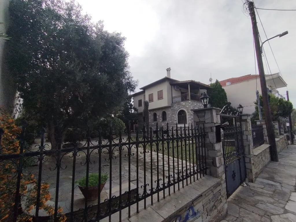 Μονοκατοικία 460τ.μ.  - 2