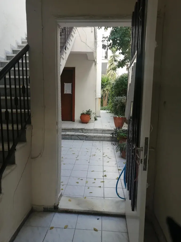 Αυτόνομο κτήριο κατοικιών 300τ.μ.  - 4