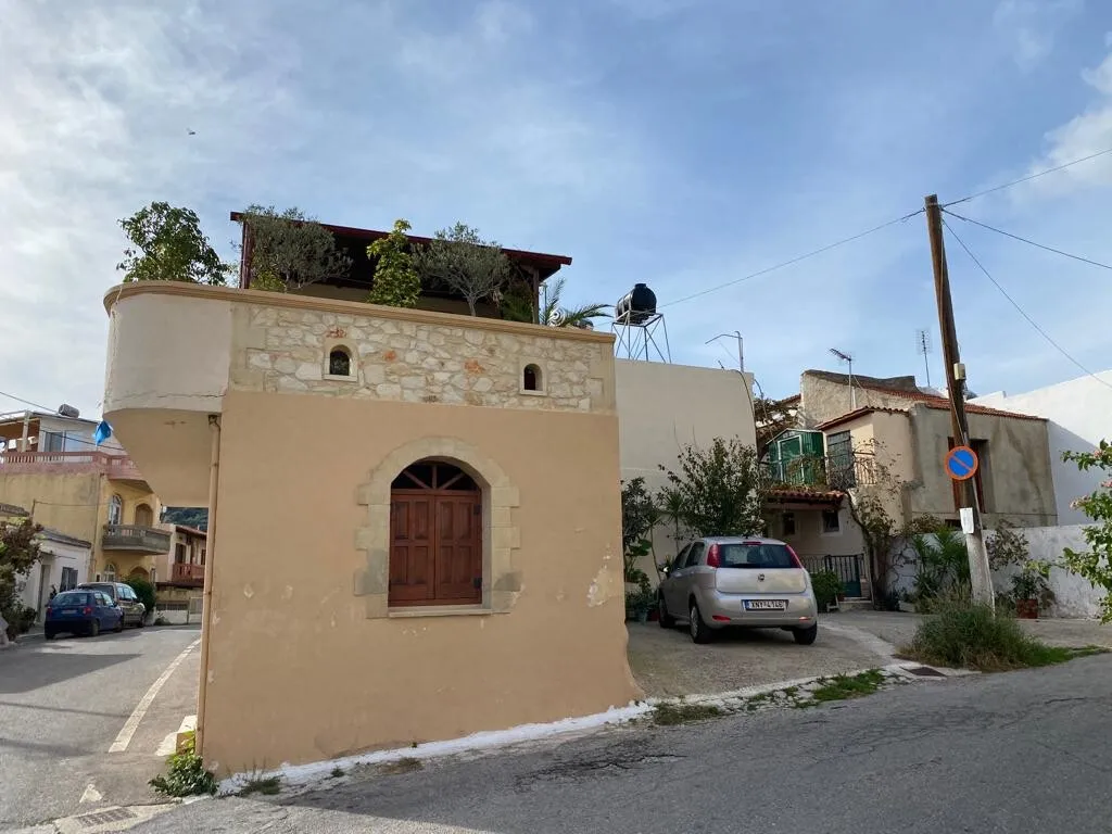 Standalone residential building 200m²  - 2