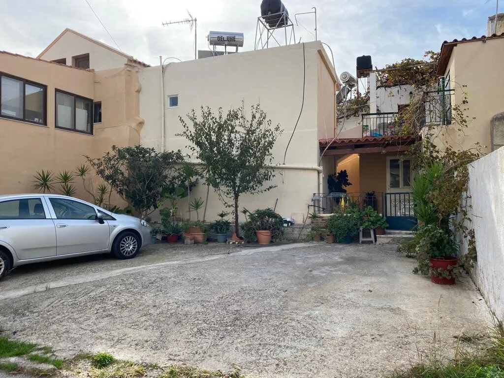 Standalone residential building 200m²  - 4