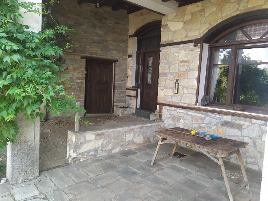 Αυτόνομο κτήριο κατοικιών 850τ.μ.  - 2