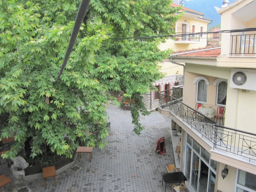 Αυτόνομο κτήριο κατοικιών 334τ.μ.  - 3