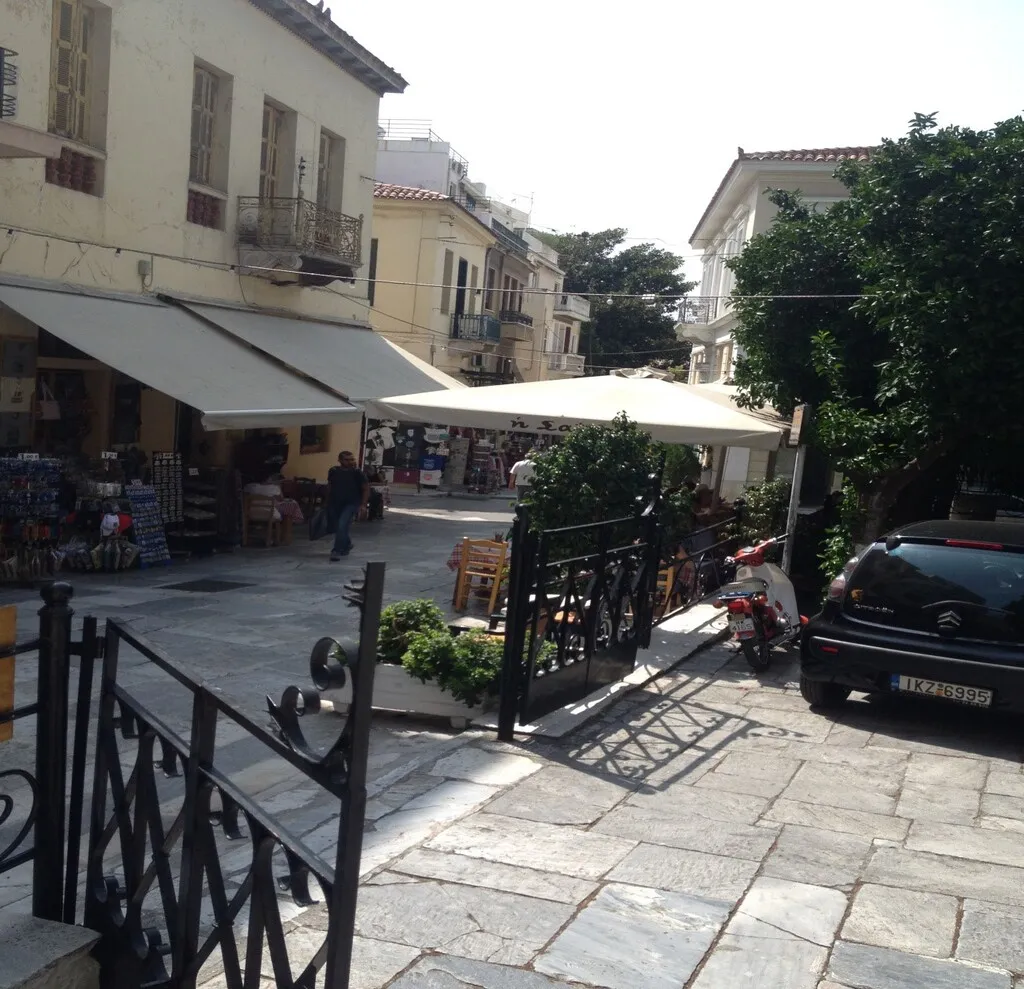 Αυτόνομο κτήριο κατοικιών 325τ.μ.  - 4